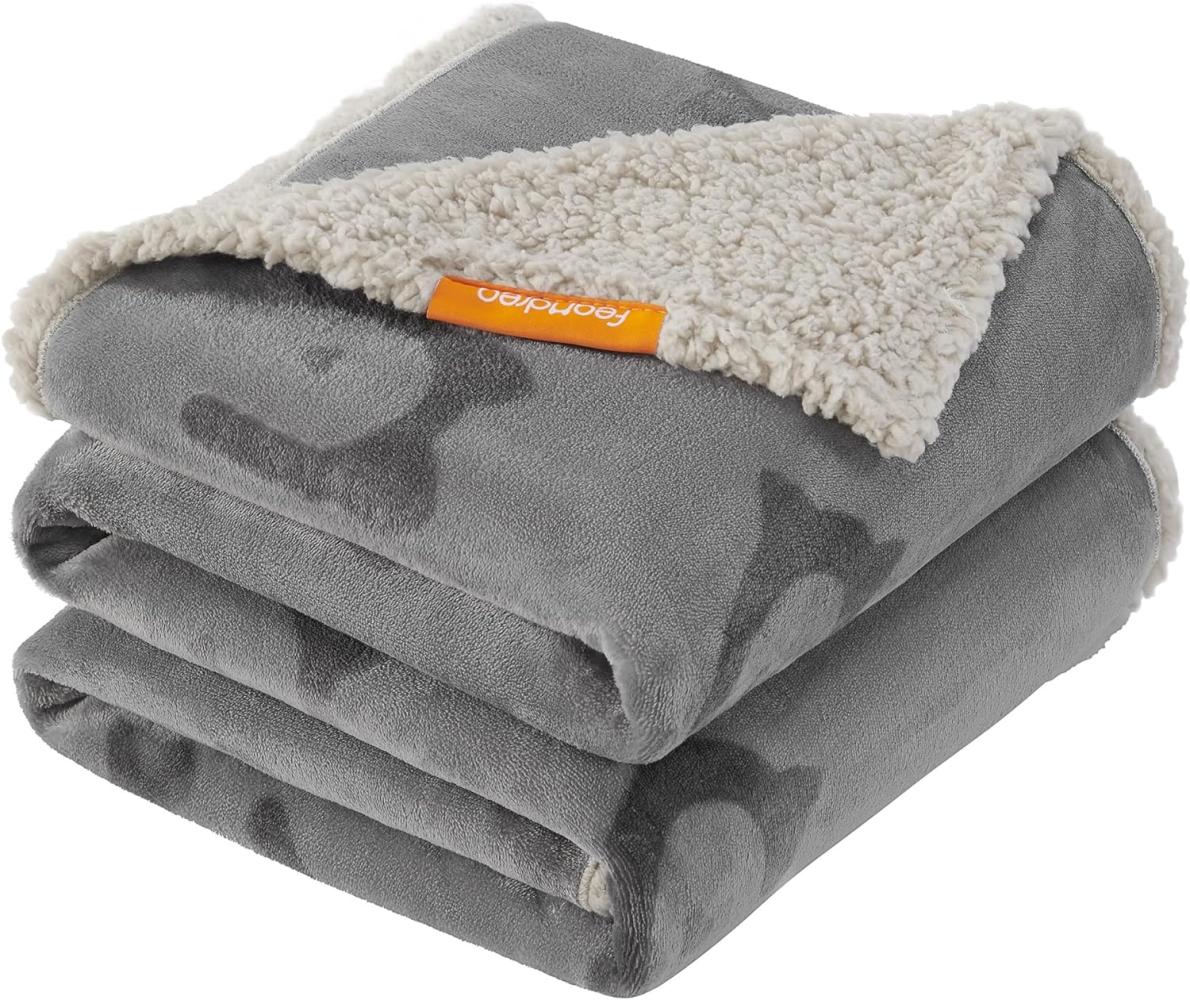 Feandrea wasserdichte Hundedecke, Sherpa Fleece Haustier Decke für mittelgroße und große Hunde, Katzen, 152 x 127 cm, XL, maschinenwaschbar, beidseitiger Sofabezug-Schutz, grau PPB060G01 Bild 1