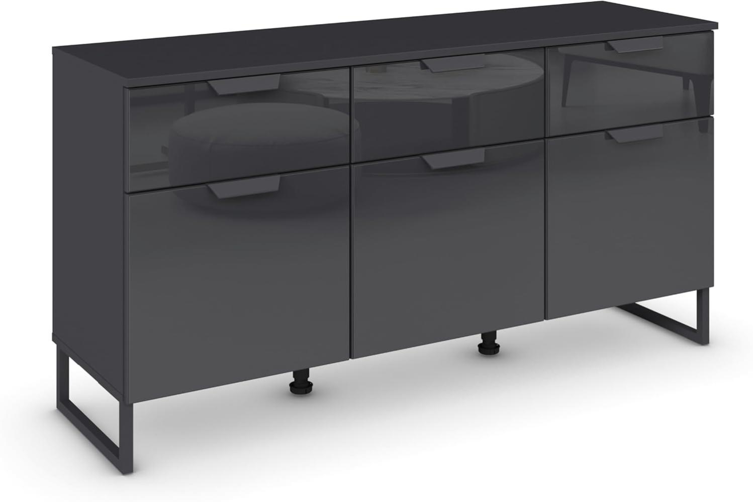 Rauch Möbel Modern by Aditio Sideboard, Kommode, Schubladenschrank, Lowboard, 3-türig, 3 Glastüren, 3 Schubkästen, Soft-close, Kufenfuß, Farbe Glas basalt/Grau metallic, 140x73x44cm Bild 1