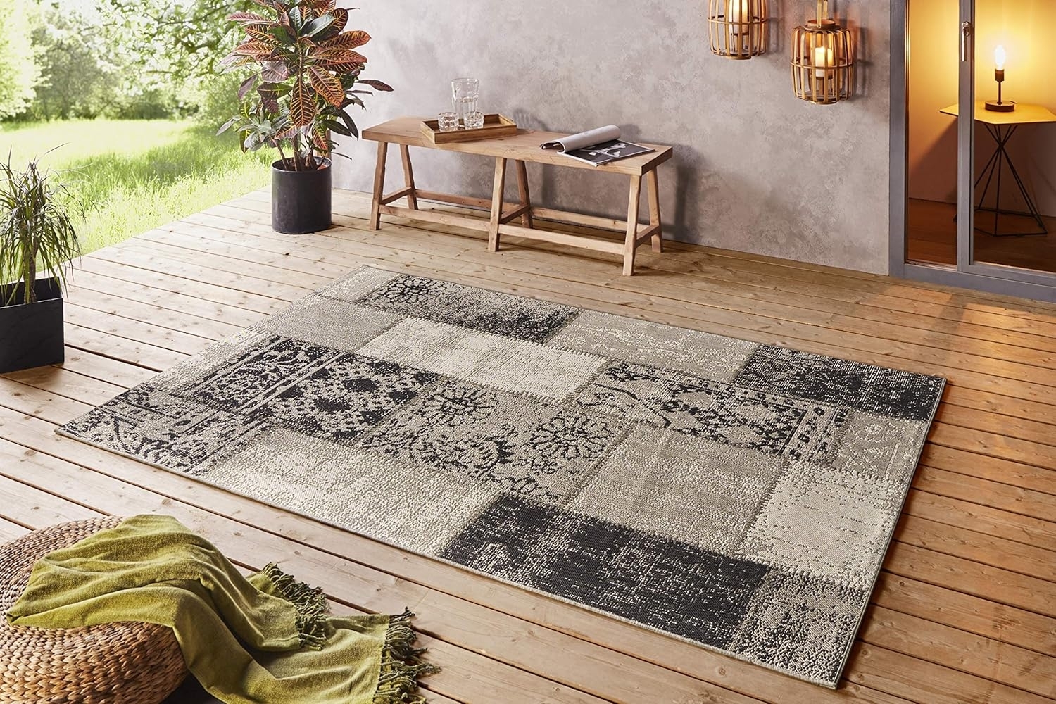 NORTHRUGS In- und Outdoor Teppich 200x290 cm - Wetterfest Klassisch Vintage Muster Patchwork-Design Läufer Terrassenteppich Balkonteppich Küchenläufer Badteppich Wohnzimmerteppich Wasserfest in Schwarz Bild 1