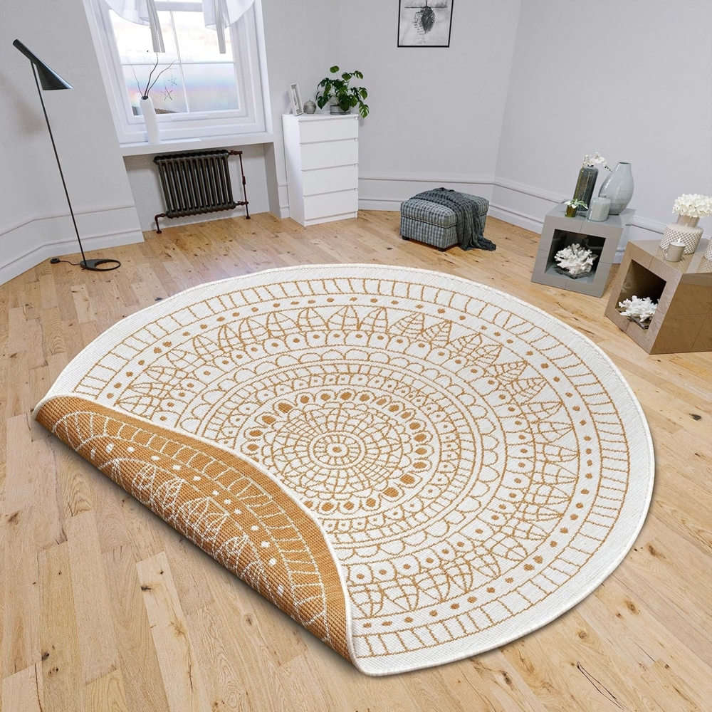 Northrugs Porto In- und Outdoor Teppich Rund – Runder Wendeteppich Wasserfest Mandala Design Flachgewebe Teppich Wetterfest für Balkon, Terrasse, Garten, Wohnzimmer in Ocker, ⌀140cm Bild 1