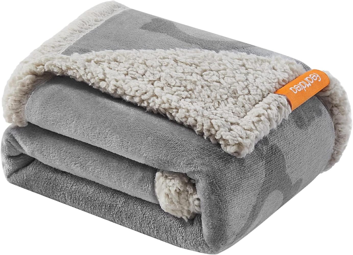 Feandrea wasserdichte Hundedecke, Sherpa Fleece Haustier Decke für Miniaturhunde und kleine Hunde, Katzen, 101 x 73 cm, M, maschinenwaschbar, beidseitiger Sofabezug-Schutz, grau PPB040G01 Bild 1