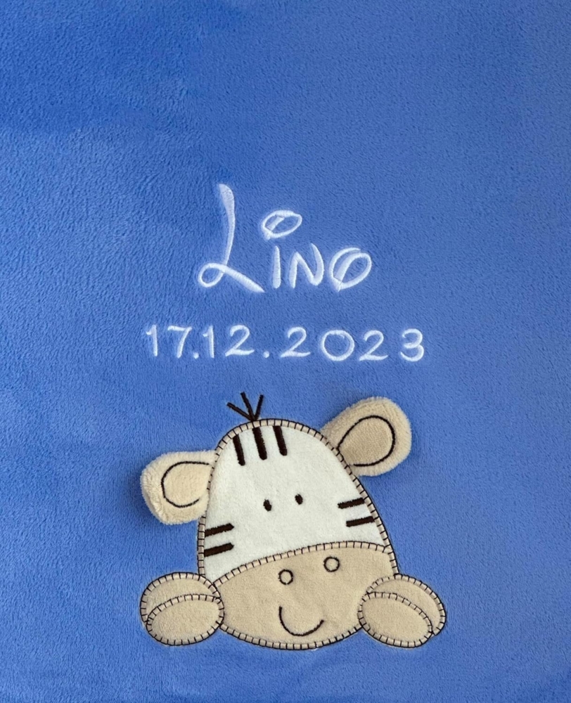 KIDDI-MEDIA Babydecke mit Name und Geburtsdatum Bestickt/kuschelig weich / 1A Qualität (Azurblau - Zebra) Bild 1