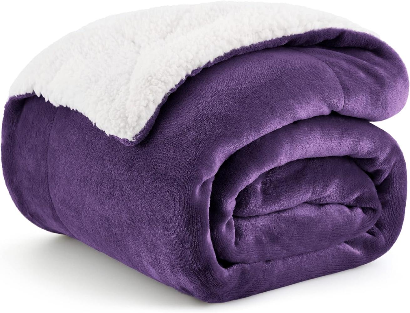 BEDSURE Kuscheldecke Flauschig Sofaüberwurf Violett - Decke Sofa Klein als Couchdecke Überwurf und Wohnzimmerdecke, Wohndecke aus weiche Fleece und warm Sherpa, Fleecedecke 130x150 cm Bild 1