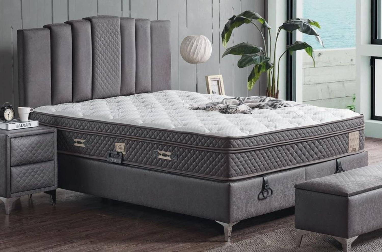 Casa Padrino Luxus Doppelbett Grau / Weiß / Silber 180 x 200 cm - Massivholz Bett mit Kopfteil und Matratze - Schlafzimmer Möbel - Hotel Möbel - Luxus Möbel - Luxus Einrichtung Bild 1