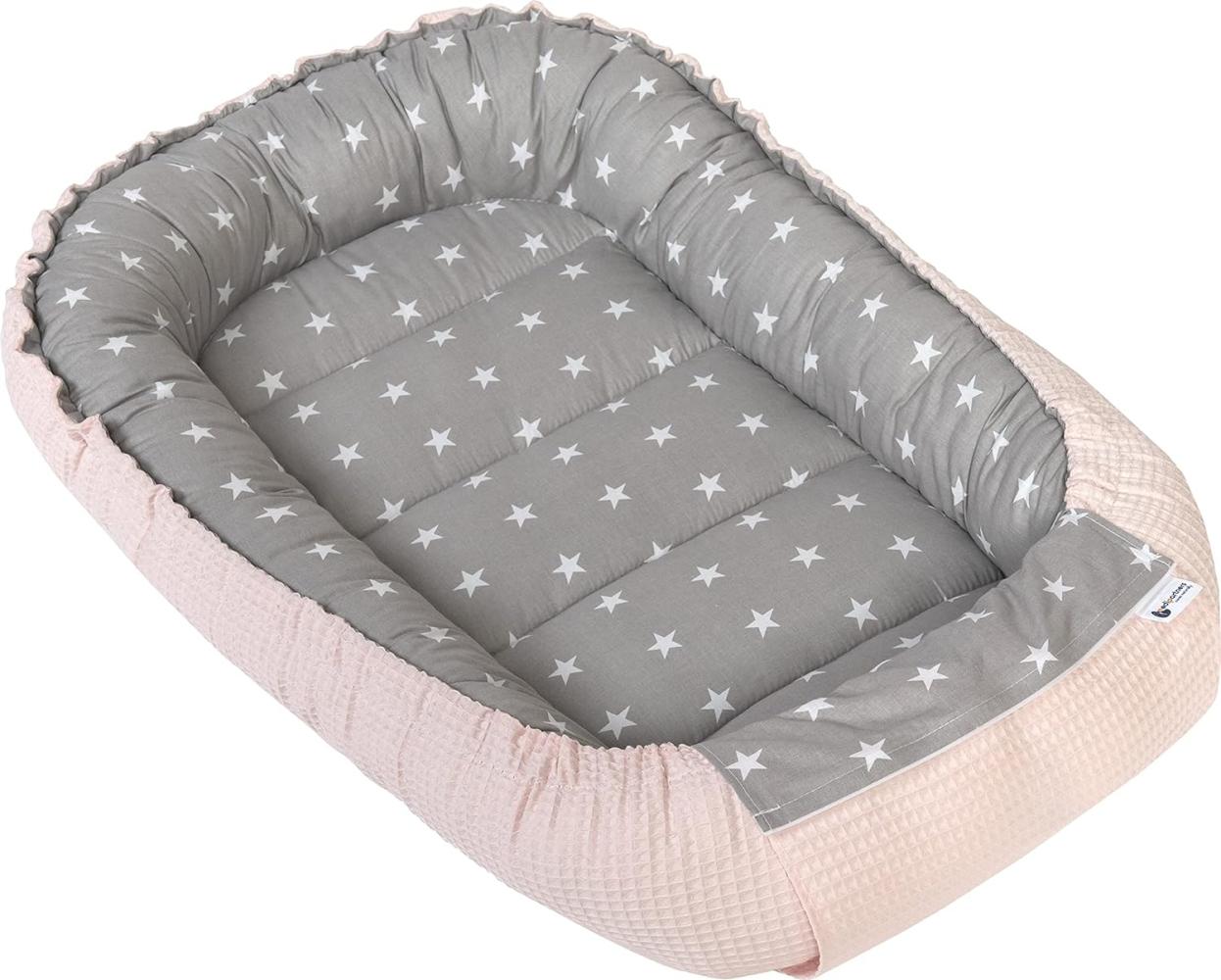 Medi Partners Babynest Kuschelnest Babynestchen 100% Baumwolle Waffle Nestchen Reisebett für Babys Säuglinge 100x60x15cm Sicherer Verschluss (graue Sternen mit Hellrosa Waffle) Bild 1