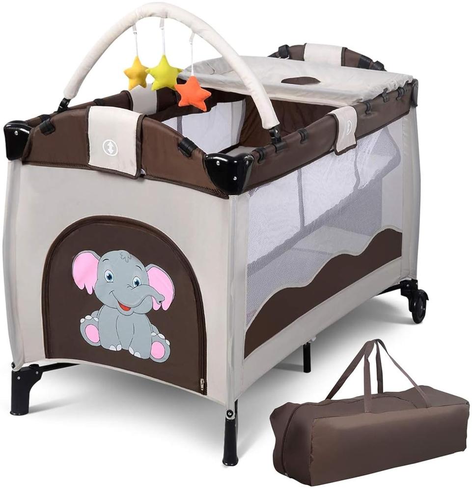 DREAMADE Babybett mit Spielzeug, Babywiege Komplettset, Stubenwagen Baby Reisebett Klappbar, Kinderbett Kinderreisebett mit Rollen und Bremse (Braun) Bild 1