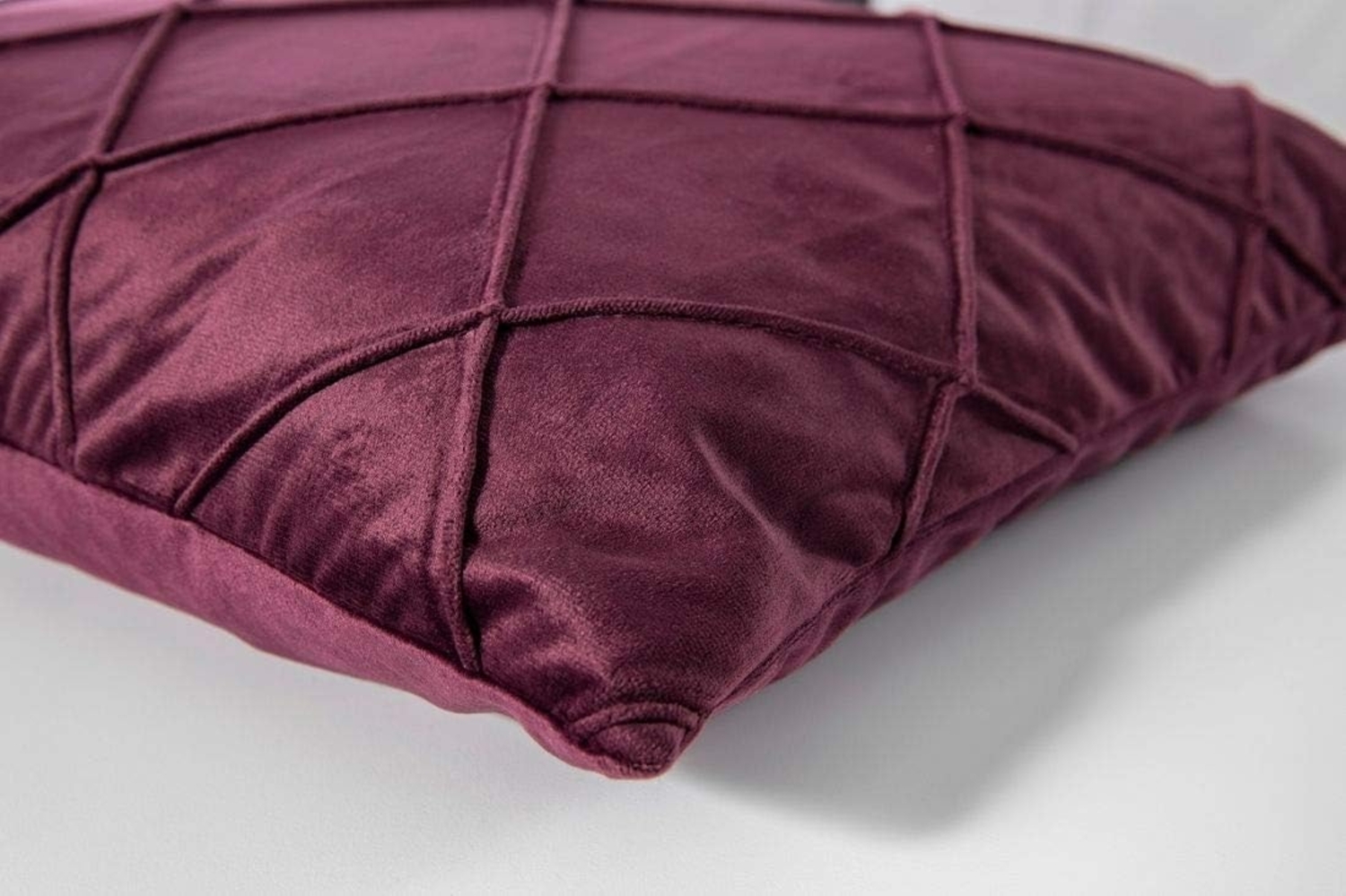 MAGMA Kissenhüllen NOBLESS samtig weich kuschelig einfarbig Rautenmuster - ca. 40 x 40 cm - 2er Set weinrot Bild 1