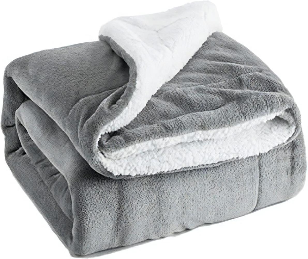 Intirilife weiche Sherpa Kuscheldecke in Grau - Flauschig warme Decke als Couchdecke Wohndecke Indoor Outdoor extra weich, 150x200 Bild 1