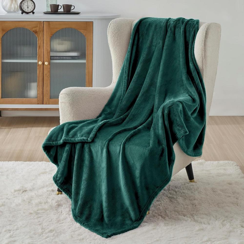 BEDSURE Kuscheldecke Flauschig Decke Fleecedecke - Wohndecke Warm Winter Weich, Sofadecke Kleine, Decke Couch Blanket, Kuscheldecke Kinder, Wohn-&Kuscheldecken 130x150cm, Sofa überwurfdecke Dunkelgrün Bild 1