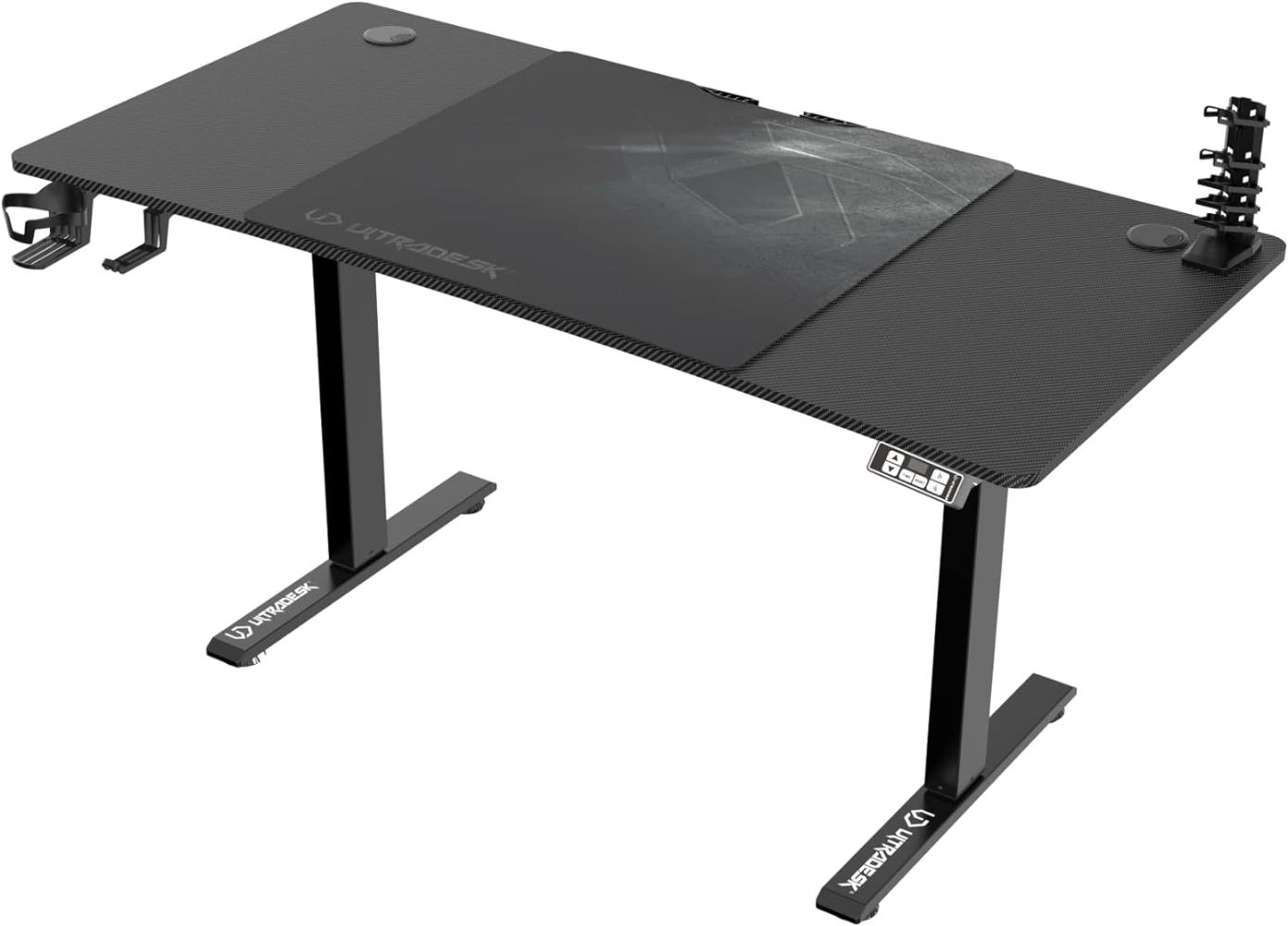 ULTRADESK Level | Ergonomischer Gaming-Schreibtisch mit elektrischer Höhenverstellung | Interner Speicher für 2 Einstellungen | Steckdosenleiste, XXL-Mauspad | Stahlgestell, Schwarzes Pad, 140x66 cm Bild 1