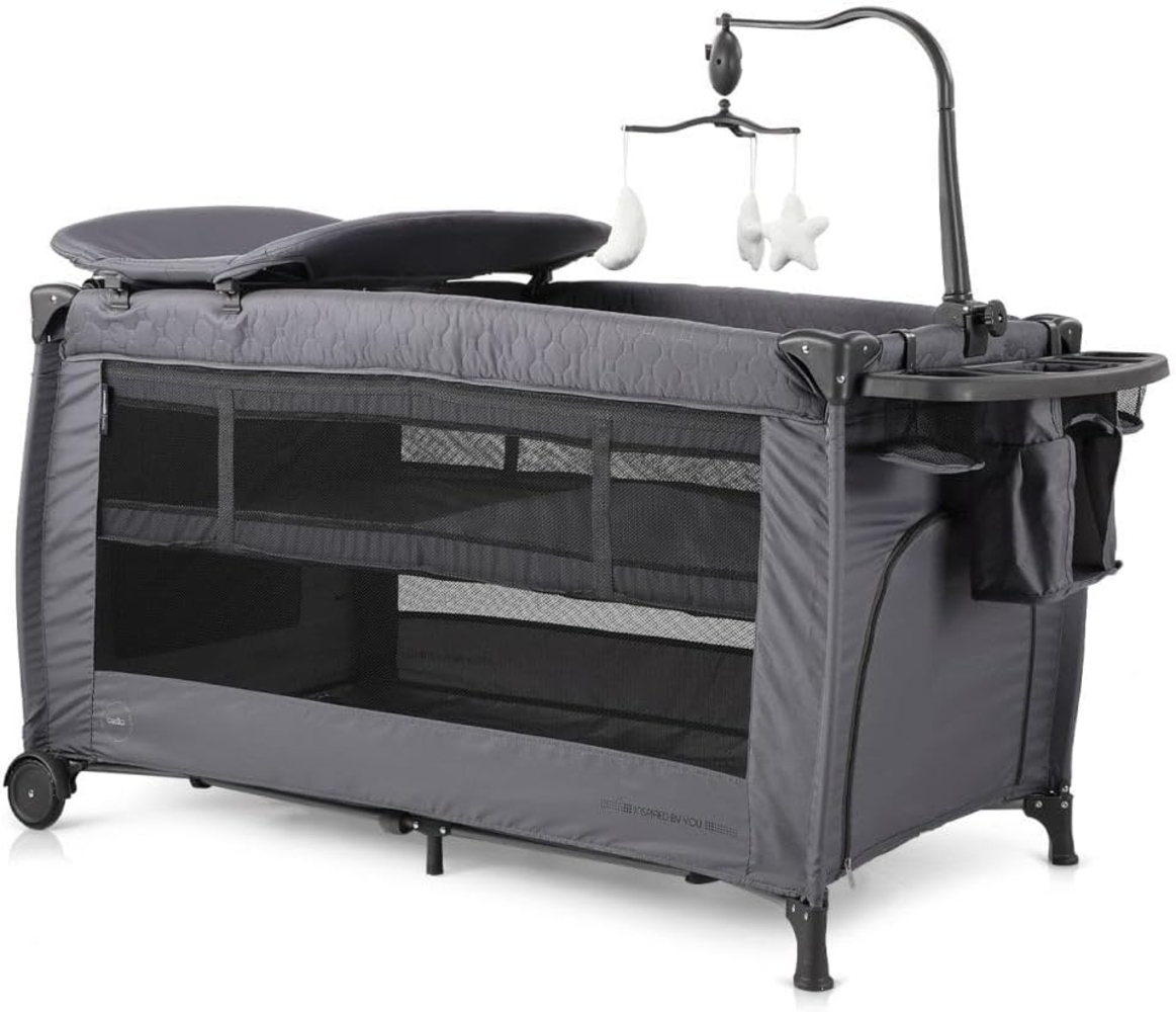 Chipolino Reisebett Bella 2 Ebenen seitlicher Eingang Musikmobile Wickelauflage grau-schwarz Bild 1