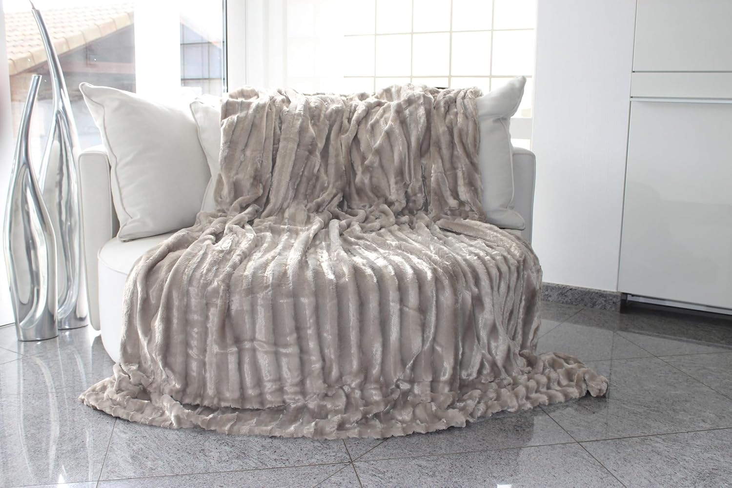 Brandsseller Doppelseitige Pelzimitatdecke (150x200 cm, Taupe-Grau) Bild 1