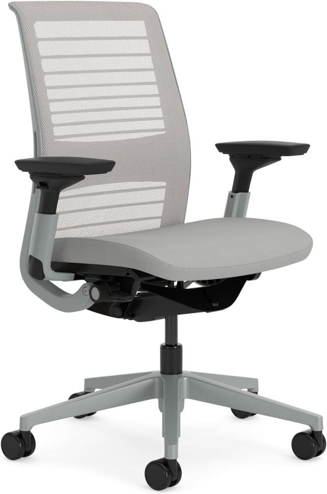 Steelcase Think Ergonomischer, höhenverstellbarer Bürostuhl mit verstellbarer Lordosenstütze und Armlehnen,  atmungsaktiver 3D-Microknit-Rückenlehne in Möwengrau und bequemer Bezug in Nickel Bild 1