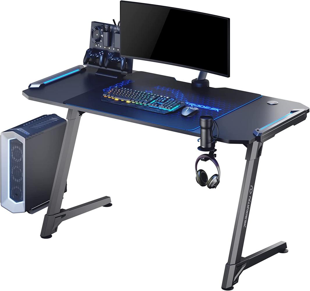 ULTRADESK Space XXL | Ergonomischer Gaming-Schreibtisch mit XXL-Mauspad, LED-RGB-Beleuchtung, Powerstrip-Regal, Tassenhalter | Stabiler Aluminiumrahmen, Blaues Pad, Z-förmige Beine, 156x64 cm Bild 1