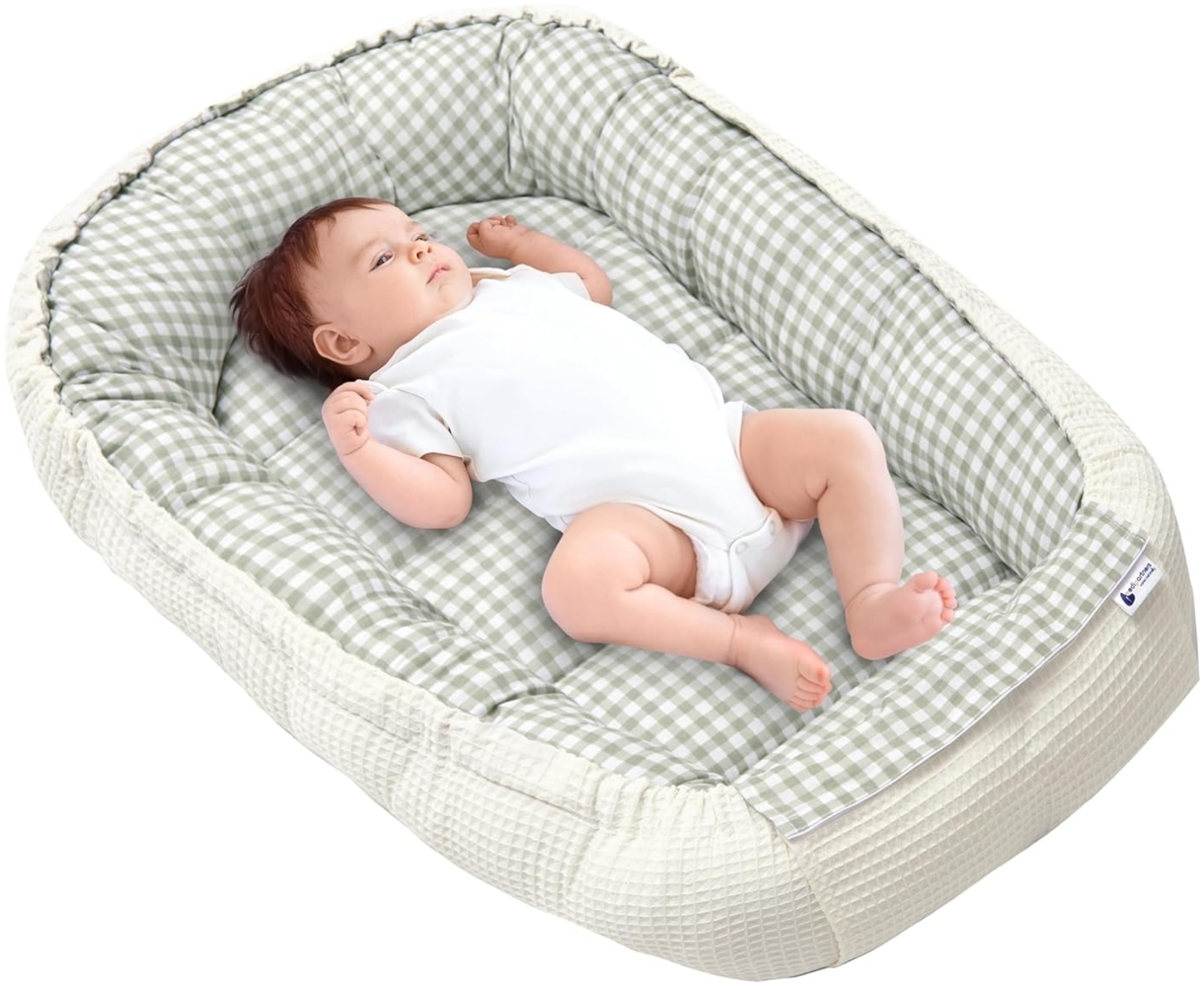 Medi Partners Babynest Kuschelnest Babynestchen 100% Baumwolle Waffle Nestchen Reisebett für Babys Säuglinge 100 x 60 x 15 cm Sicherer Verschluss (Kariert mit olivfarbenem Waffle) Bild 1