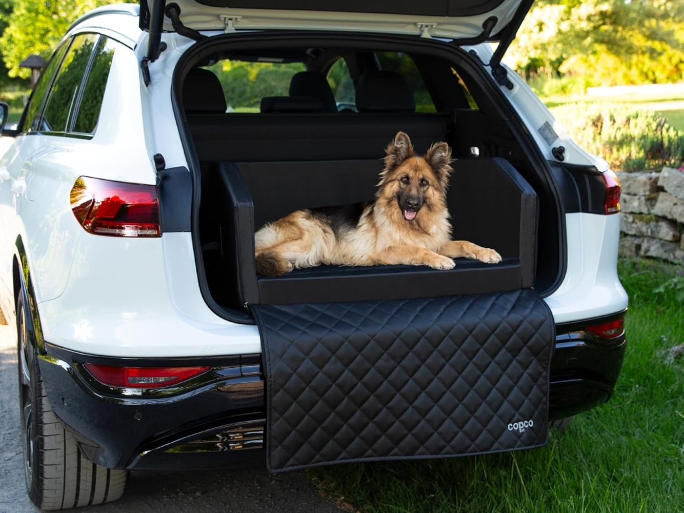 CopcoPet Tier-Autobett Autohundebett Schwarz 70 x 55 cm mit Gurtsystem Bild 1