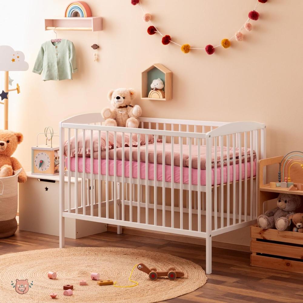 Alcube® Babybett komplett Set EMMI 60x120 cm in Weiß aus Massivholz, Kindermatratze 60x120 mit Bettdecken Set, mitwachsendes babybett, inkl. 3 Schlupfsprossen in EU hergestellt Bild 1