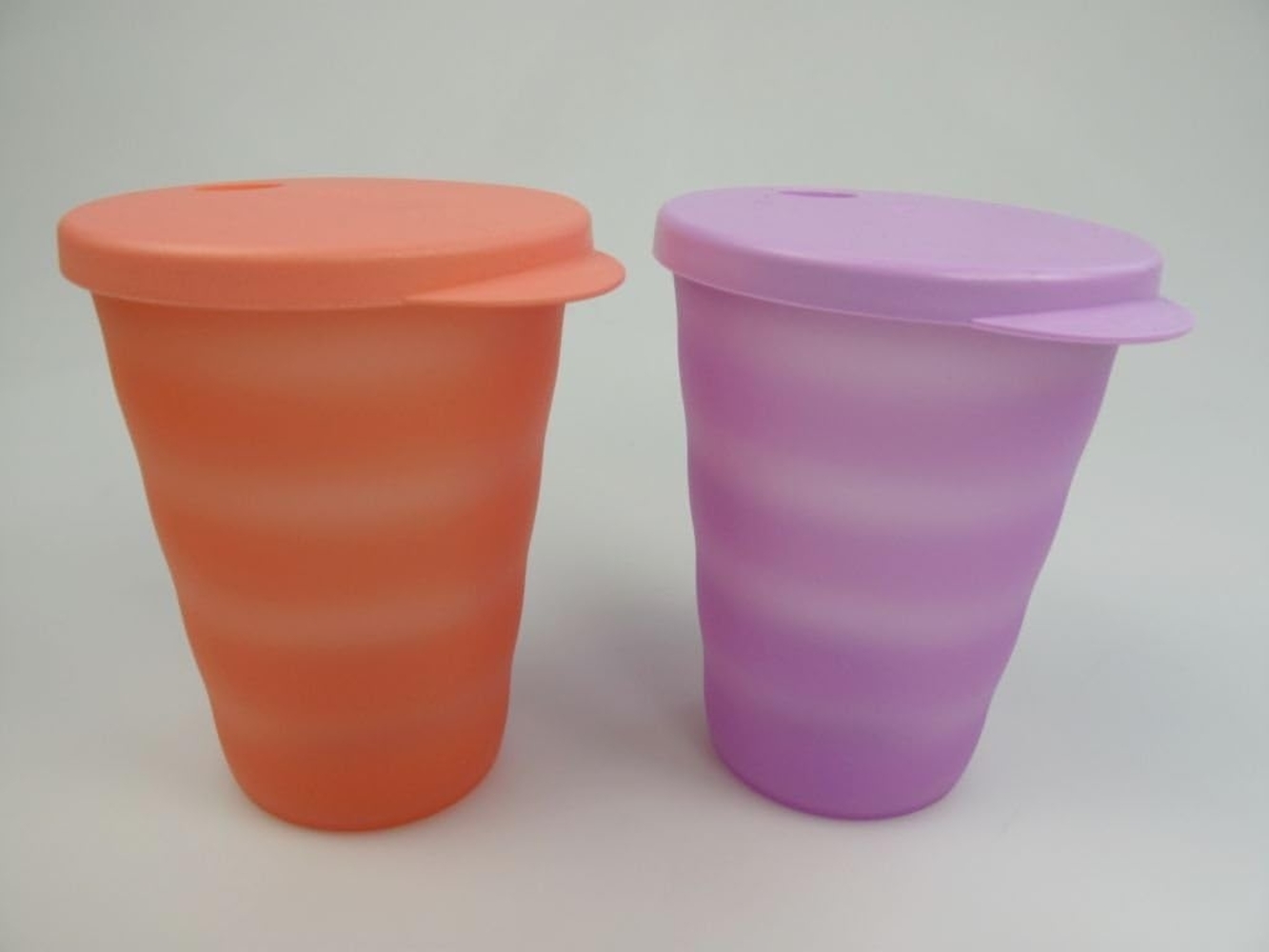 TUPPERWARE Junge Welle Trinkhalmbecher 330ml pastallorange+lila Trinkhalm Becher Bild 1