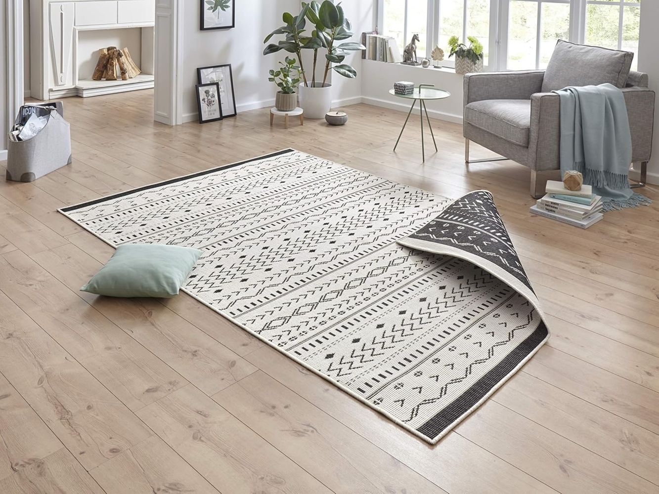 NORTHRUGS In- und Outdoor Teppich Kuba 120x170 cm - Wendeteppich Wetterfest Boho Design Ethno Muster Läufer für Balkon Terrasse Garten Wintergarten Wohnzimmerteppich Wasserfest in Schwarz Creme Bild 1