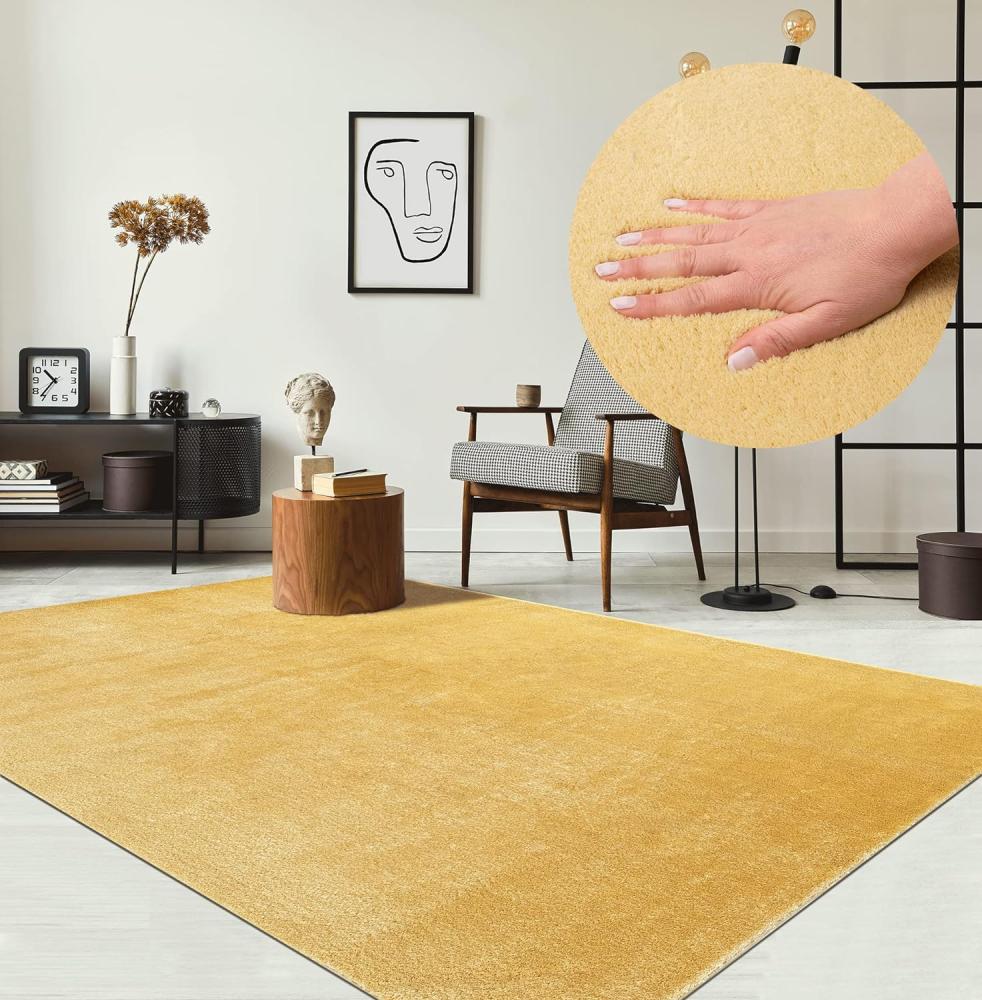 the carpet Relax kuscheliger Kurzflor Teppich, Anti-Rutsch Unterseite, Waschbar bis 30 Grad, Super Soft, Felloptik, Gold, 120 x 160 cm Bild 1