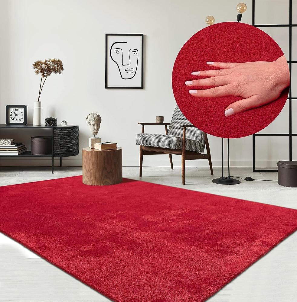 the carpet Relax Moderner Flauschiger Kurzflor Teppich, Anti-Rutsch Unterseite, Waschbar bis 30 Grad, Super Soft, Felloptik, Rot, 140 x 200 cm Bild 1