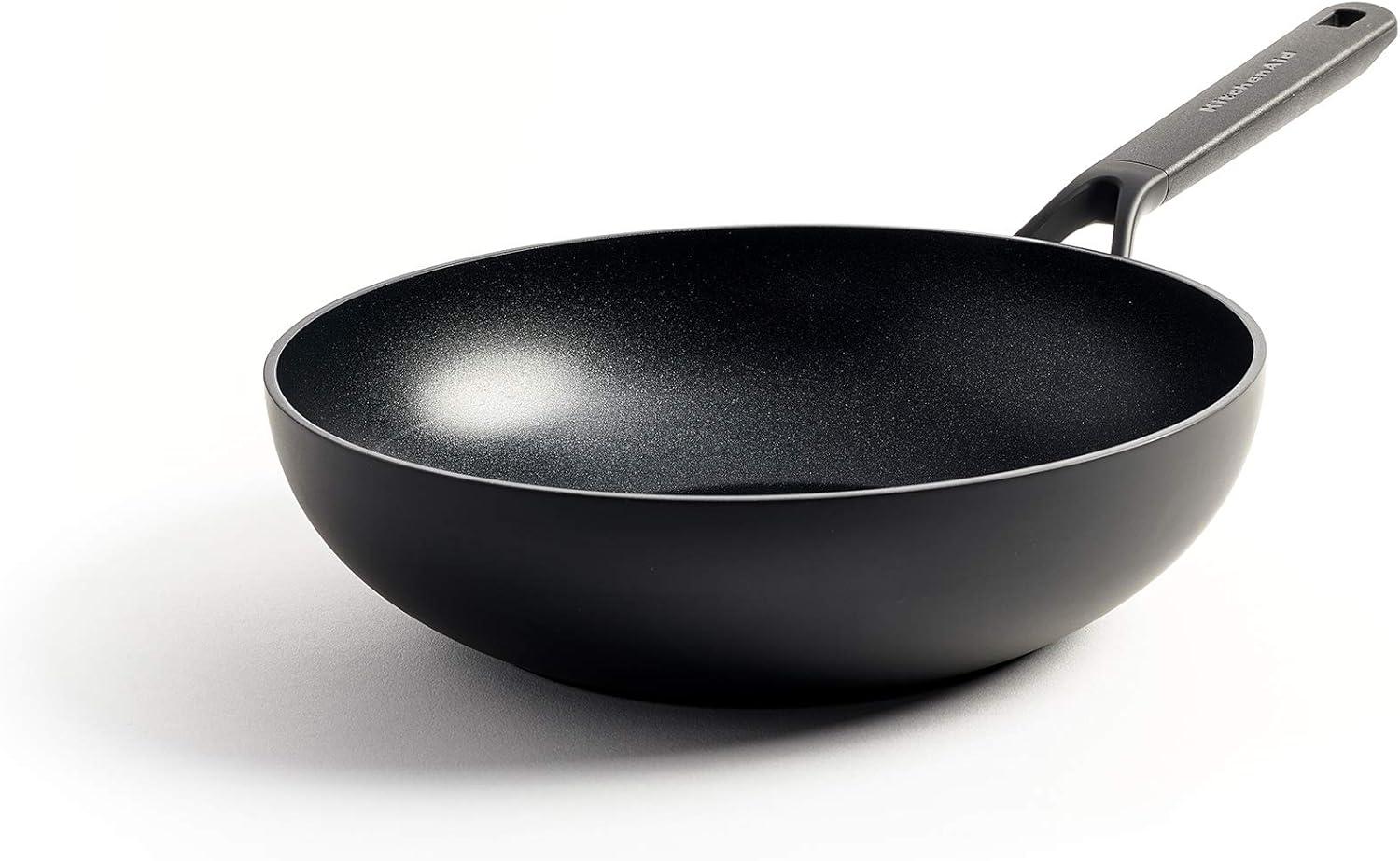 KitchenAid Classic Forged Wok (28cm/3,6L), Antihaftbeschichtet, 3-lagig aus deutscher Entwicklung, Induktionsgeeignet, Backofengeeignet, Spülmaschinengeeignet, Schwarz Bild 1