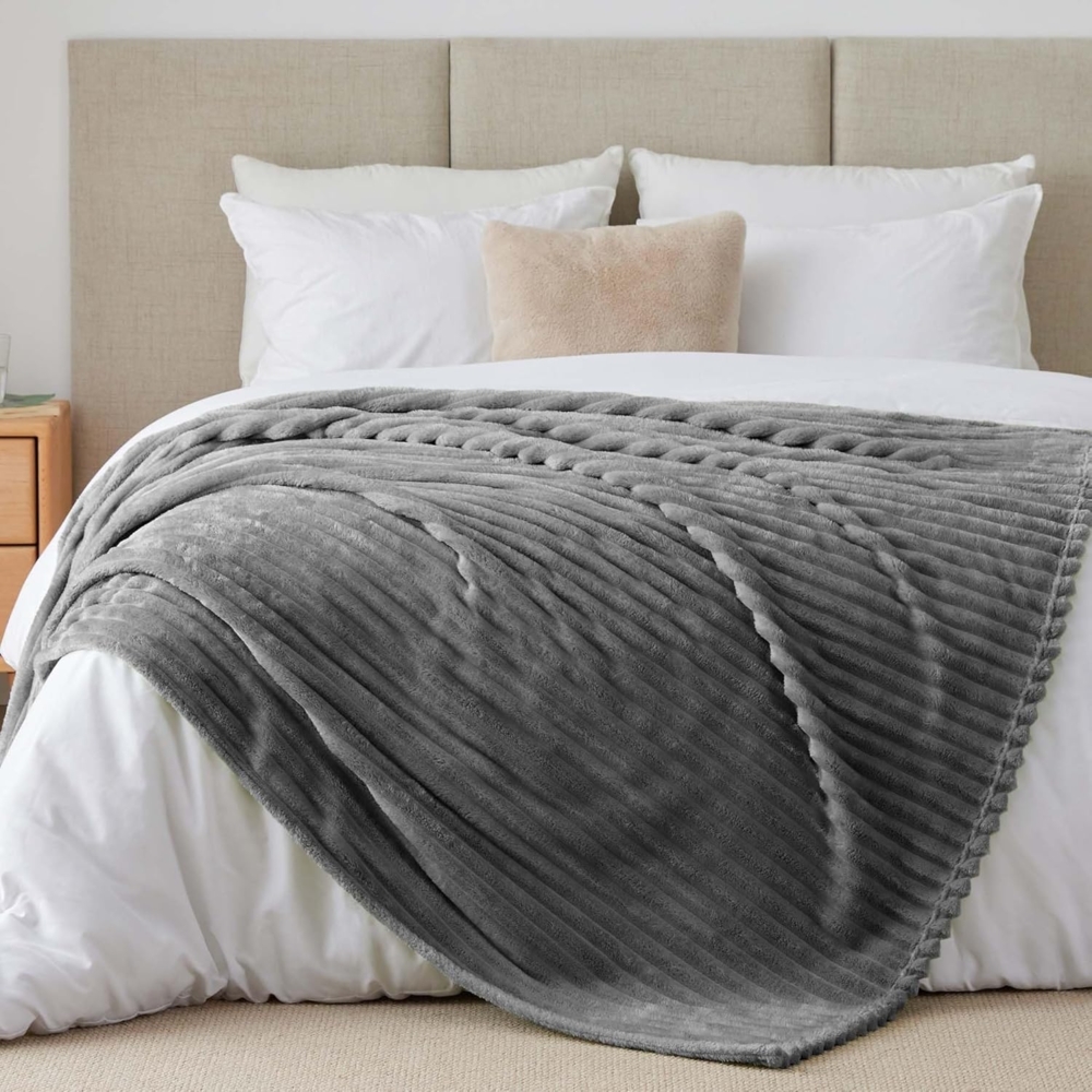 BEDELITE Kuscheldecke Flauschig Decke Extra Groß - weiche Flanell Decken Grau 230x270 für Bett, Deko Streifen Cord Fleecedecke als Tagesdecke für Schlafzimmer, King Blanket Wide Use Bild 1