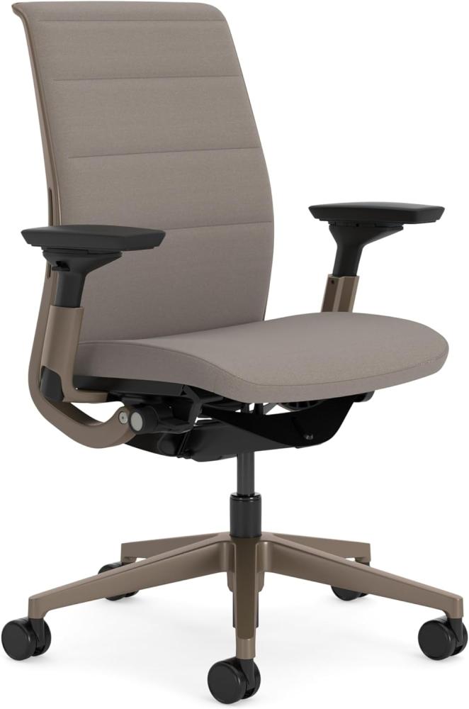 Steelcase Think Ergonomischer, höhenverstellbarer Bürostuhl mit verstellbarer Lordosenstütze und Armlehnen, bequemer Bezug in Trüffel Bild 1