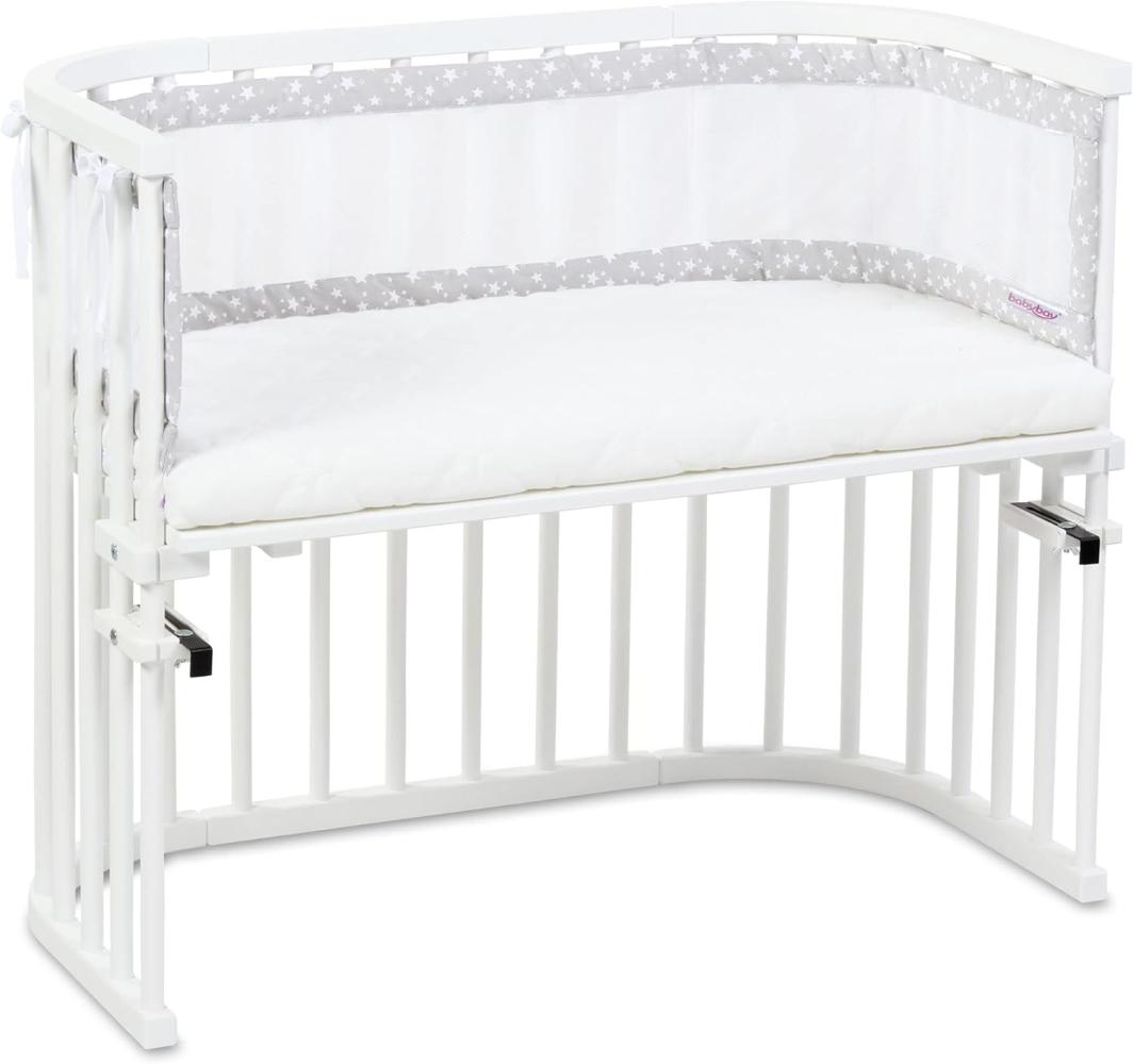 babybay Boxspring Beistellbett mit Matratze Classic Cotton Soft, weiß lackiert, mit Nestchen Mesh-Piqué perlgrau Sterne weiß Bild 1