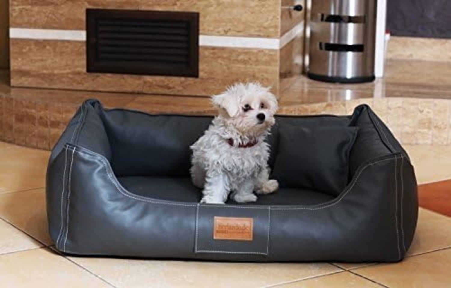 tierlando® Tierbett tierlando® Orthopädisches Hundebett Maddox Kunstleder Hundesofa Mittel Bild 1