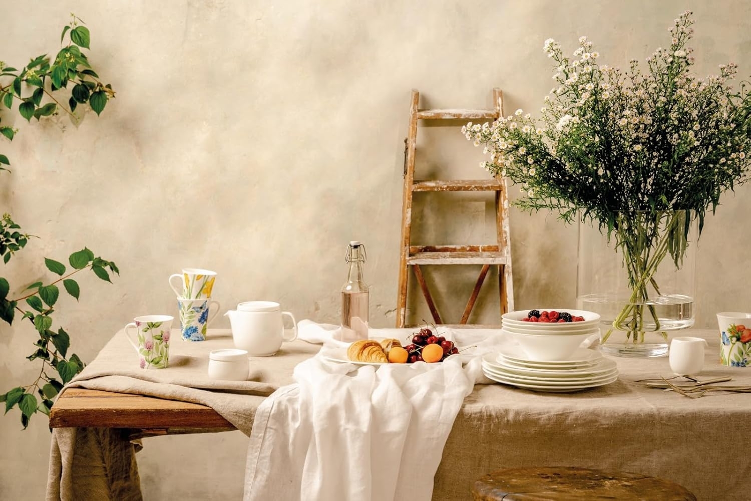 Hutschenreuther Becher mit Henkel Nora Wild Flowers Klee Bild 1