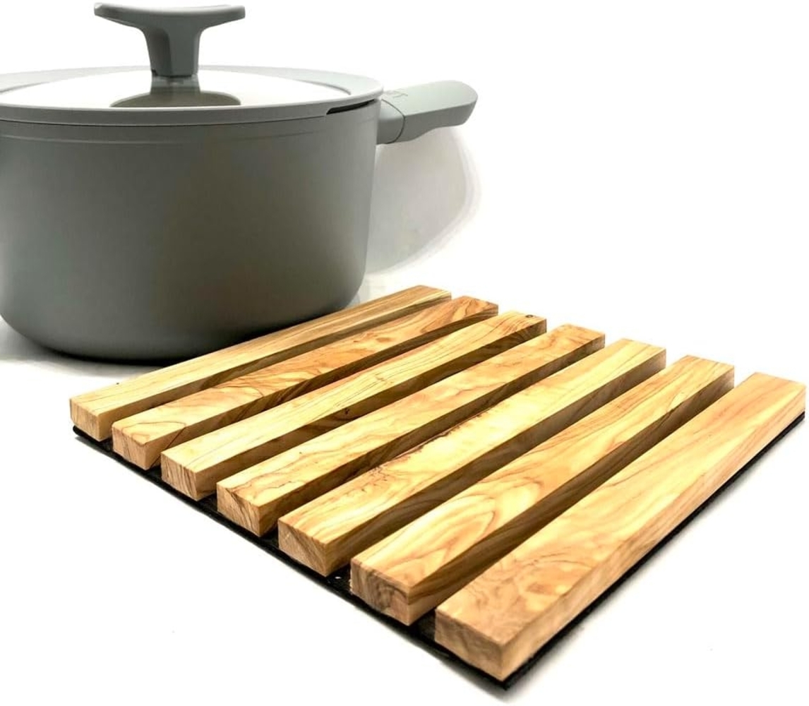 Olivenholz-erleben Topfuntersetzer Topfuntersetzer "Villa Home", 1-tlg, resistent gegenüber Feuchtigkeit und Fett Bild 1