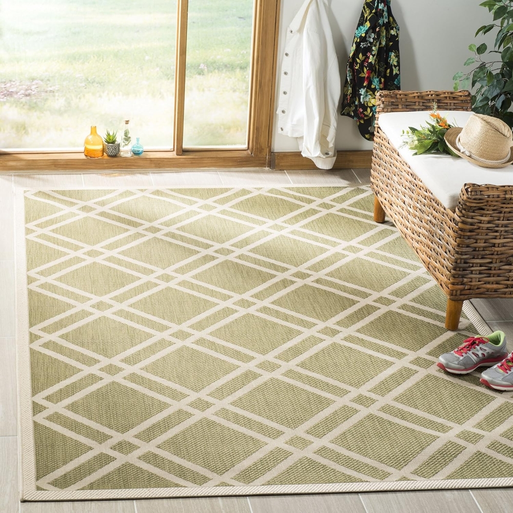 SAFAVIEH Geometrisch Teppich für Wohnzimmer, Esszimmer, Schlafzimmer - Wasserdicht - Courtyard Collection, Kurzer Flor, Grün und Beige, 79 X 152 cm Bild 1