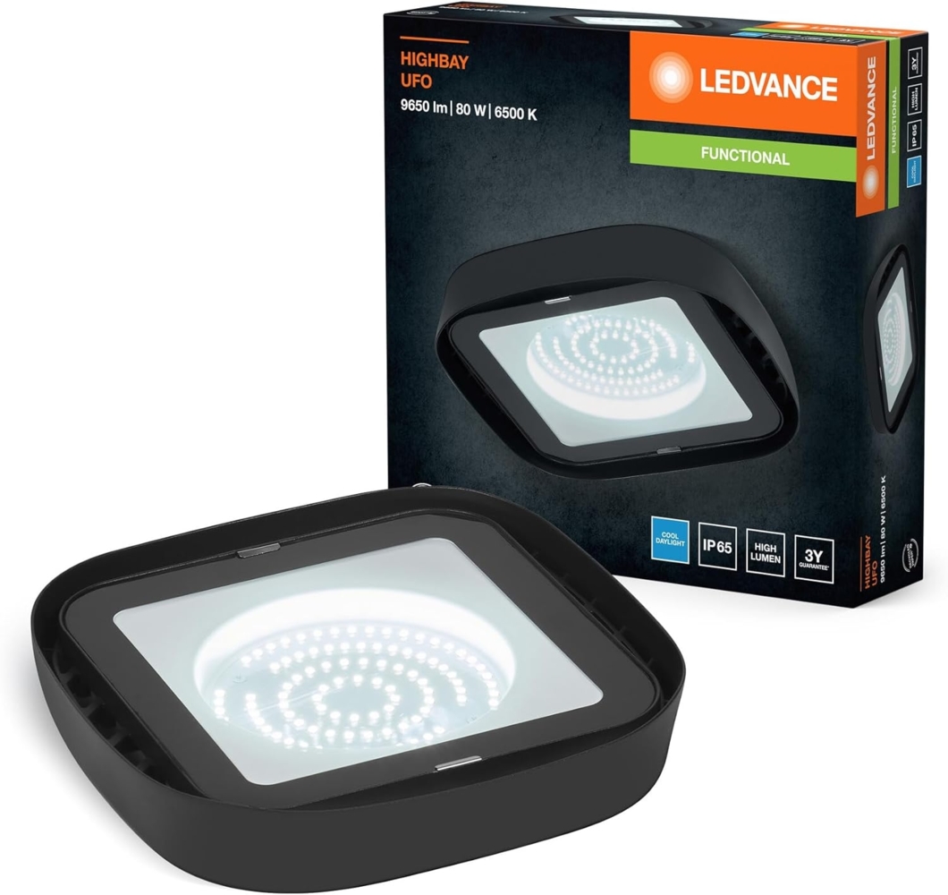 LEDVANCE Highbay Ufo Lampe in Schwarz bietet 80W bzw. 9300lm in 865 Tageslichtweiß mit 6500K. Mit IP65 besteht ein Schutz gegen Strahlwasser sowie gegen das Eindringen von Staub (staubdicht). Bild 1