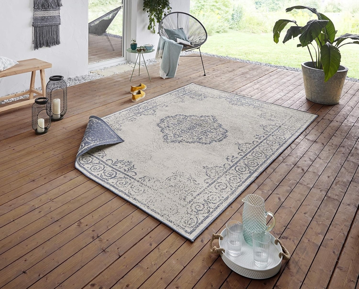 NORTHRUGS In- und Outdoor Teppich Cebu 80x150 cm - Wendeteppich Wetterfest Orientalisches Vintage Design Läufer für Balkon Terrasse Garten Wintergarten Wohnzimmerteppich Wasserfest in Blau Creme Bild 1