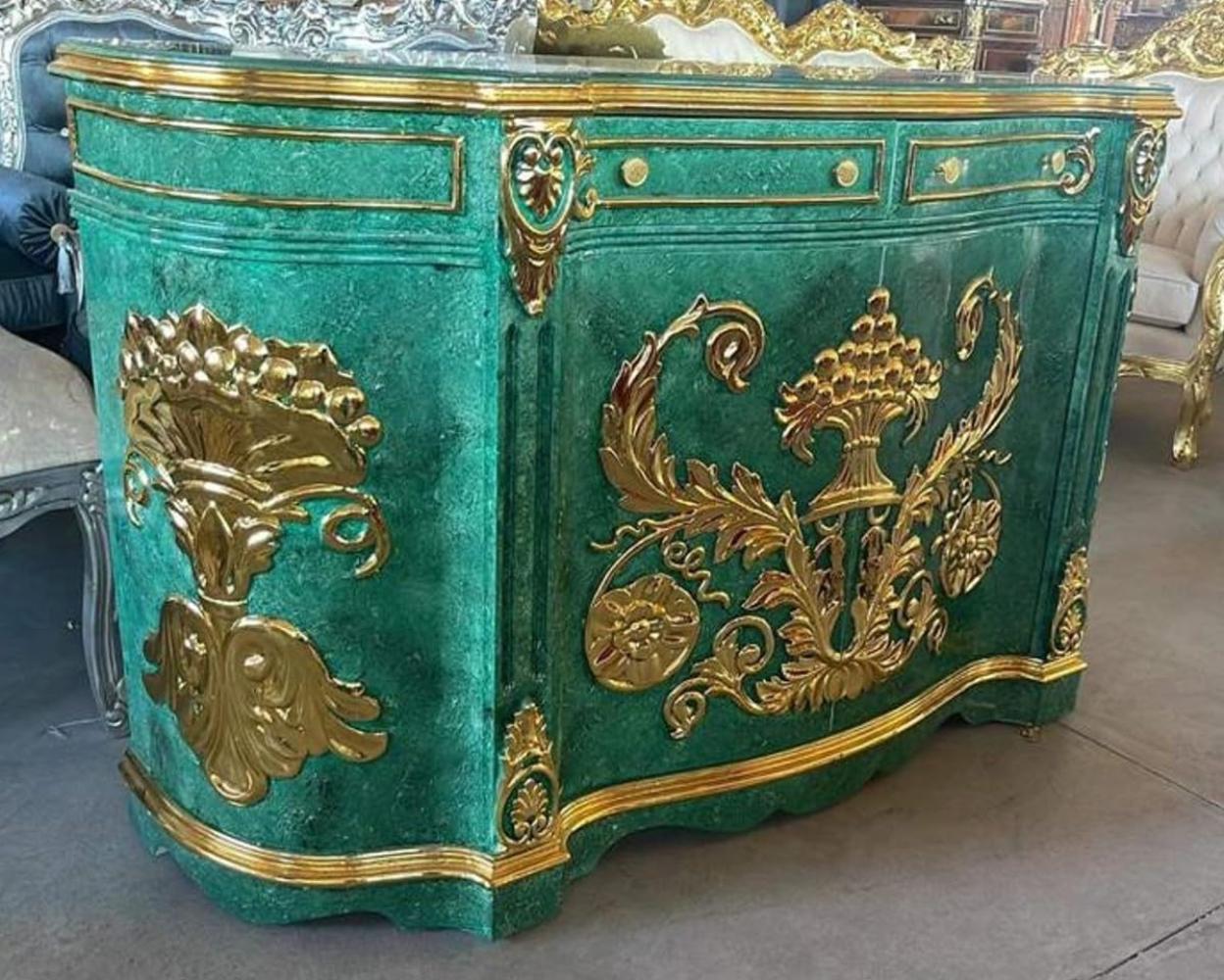 Casa Padrino Barock Sideboard Malachitgrün / Gold - Handgefertigter Barockstil Massivholz Schrank mit 2 Türen und 2 Schubladen - Wohnzimmer Möbel im Barockstil - Barock Möbel - Edel & Prunkvoll Bild 1