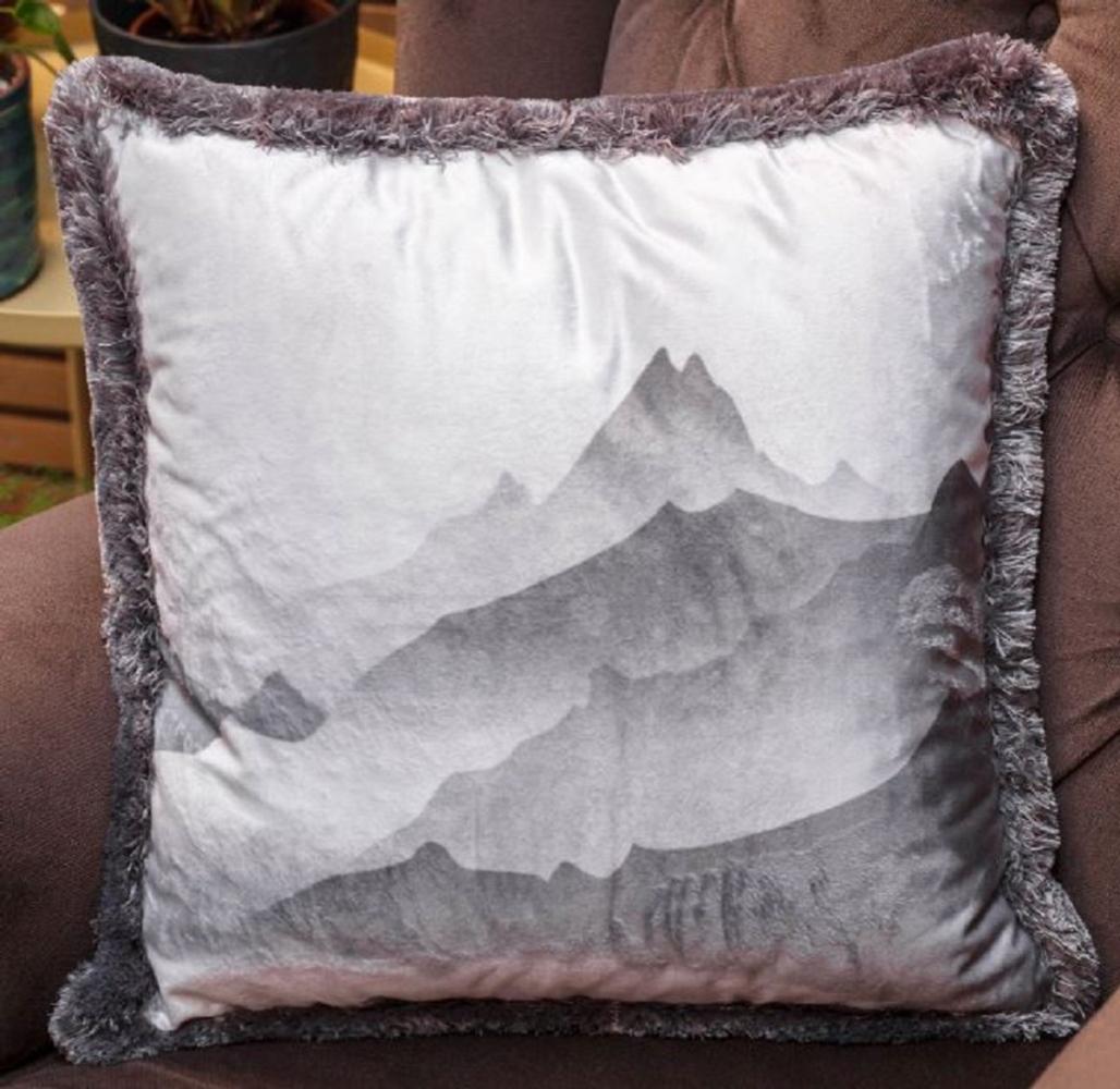 Casa Padrino Luxus Deko Kissen Gebirge mit See Grau 45 x 45 cm - Bedrucktes Samt Kissen mit Fransen - Wohnzimmer Deko Accessoires Bild 1