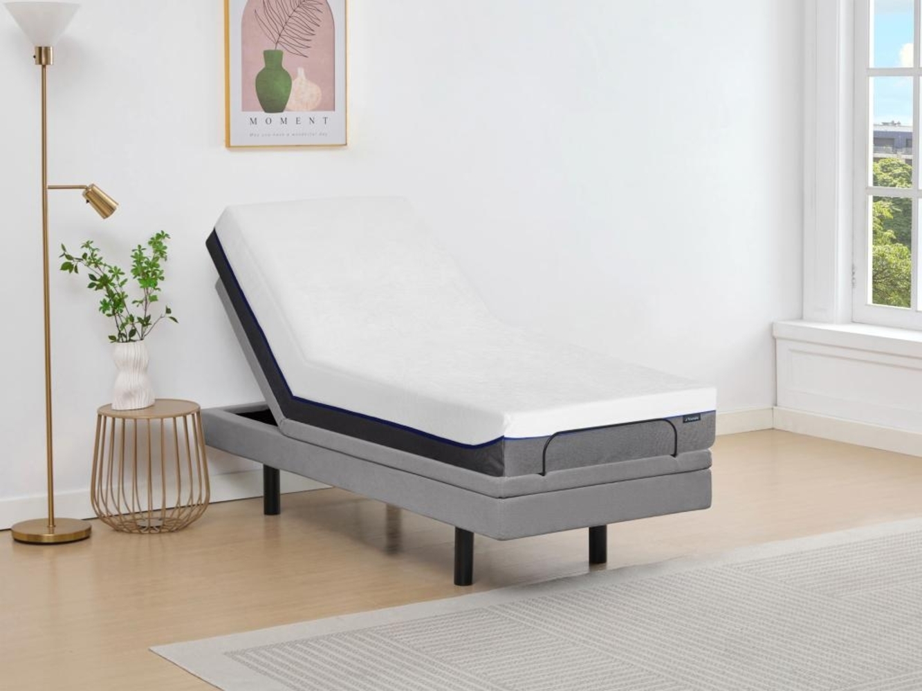 Dekoratives Bett mit elektrischer Relaxfunktion + Memory-Schaum-Matratze - 80x200 cm - Stoff - Grau - MENASINA von DREAMEA Bild 1