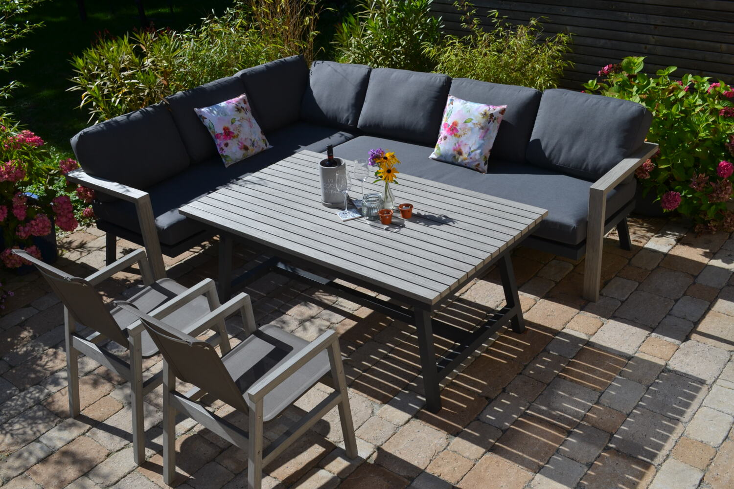 große Garten Ecklounge Morgana + 2 Stühle Flavium + Tisch 165x100cm Vintage Grey - lange Seite rechts Bild 1