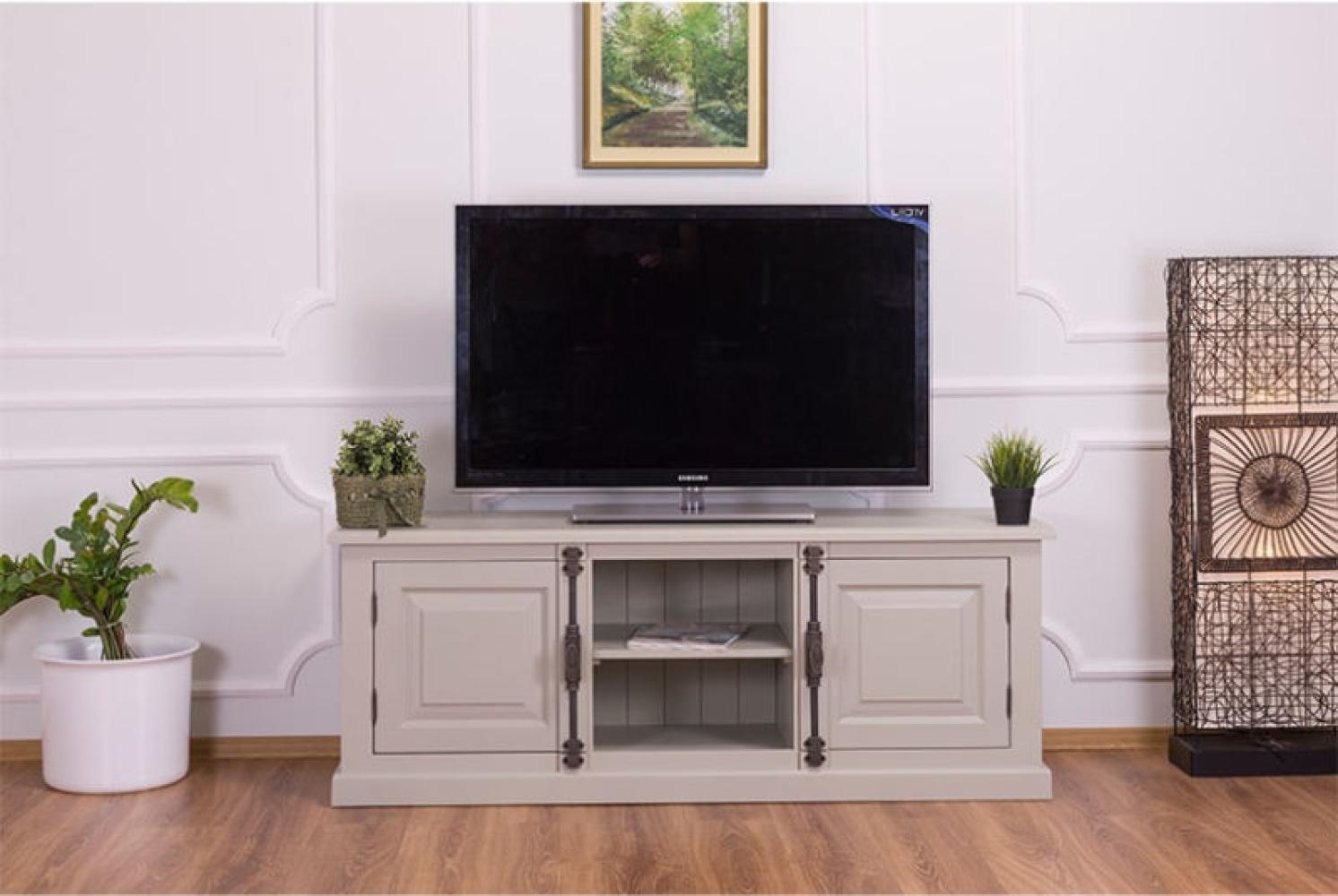 Graues TV-Sideboard im Landhausstil Bild 1