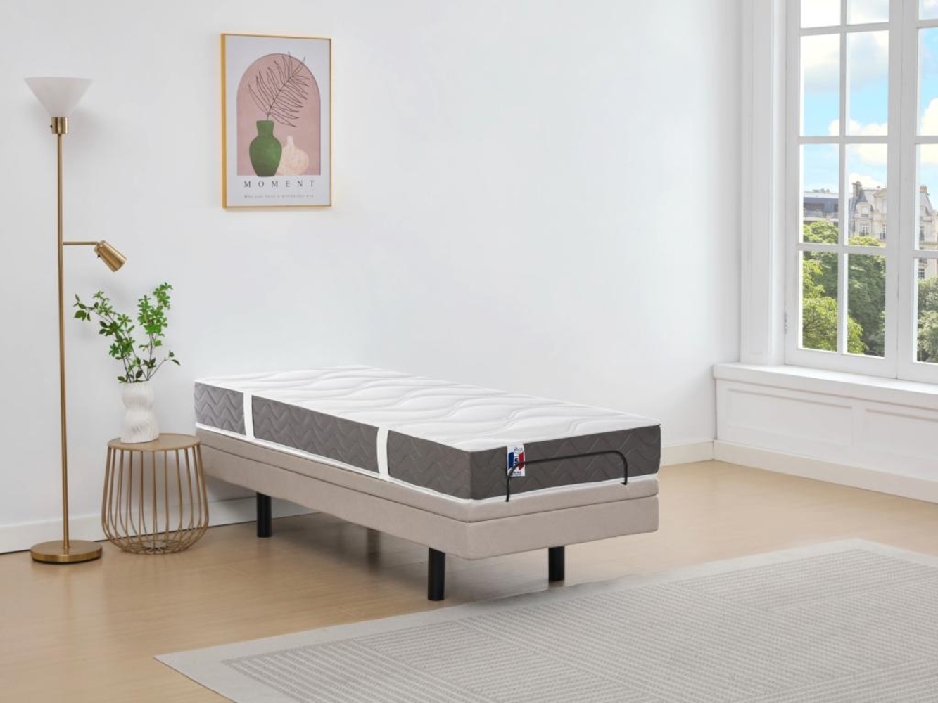 Vente-unique - Dekoratives Bett mit elektrischer Relaxfunktion + 3-Zonen-Matratze aus 100 % Latex - 80 x 200 cm - Stoff - Beige - PANISOLA von YSMÉE Bild 1