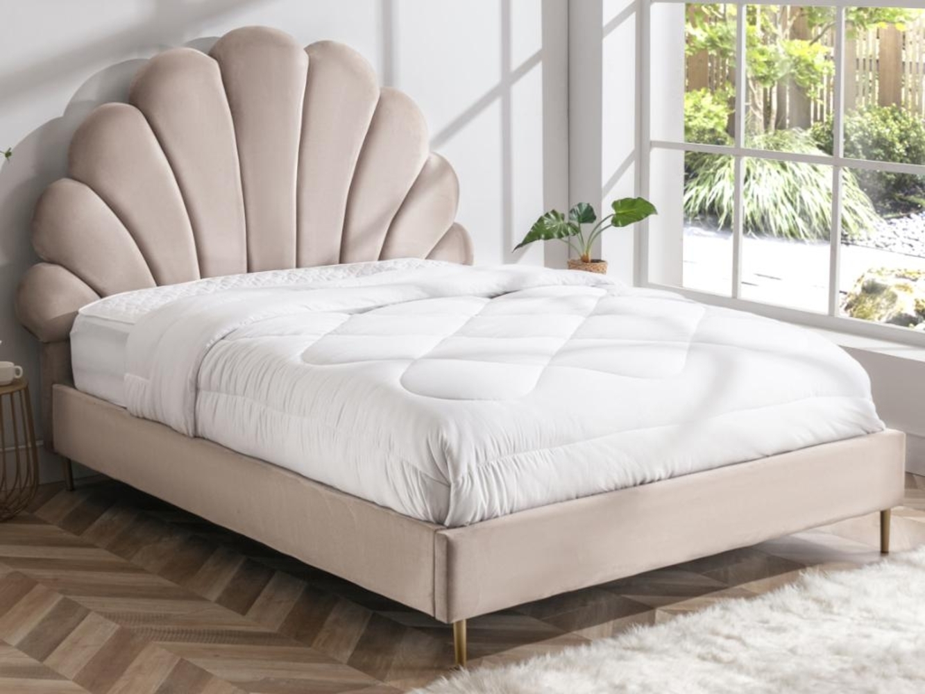 Vente-unique - Bett mit Kopfteil in Muschelform + Matratze - 160 x 200 cm - Samt - Beige - LIVAYA Bild 1