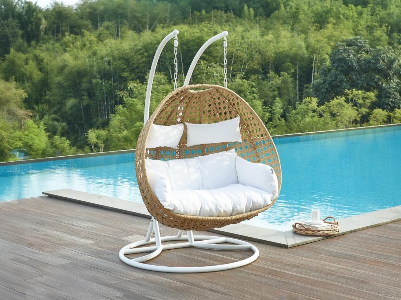 Vente-unique - Hängesessel 2-Sitzer - Polyrattan - Holzfarben hell mit weißen Kissen - TILLO von MYLIA Bild 1