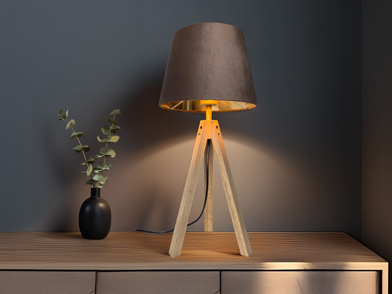 Große Tischlampe mit Dreibein aus Holz, Samtschirm Braun Gold, Höhe 55cm Bild 1