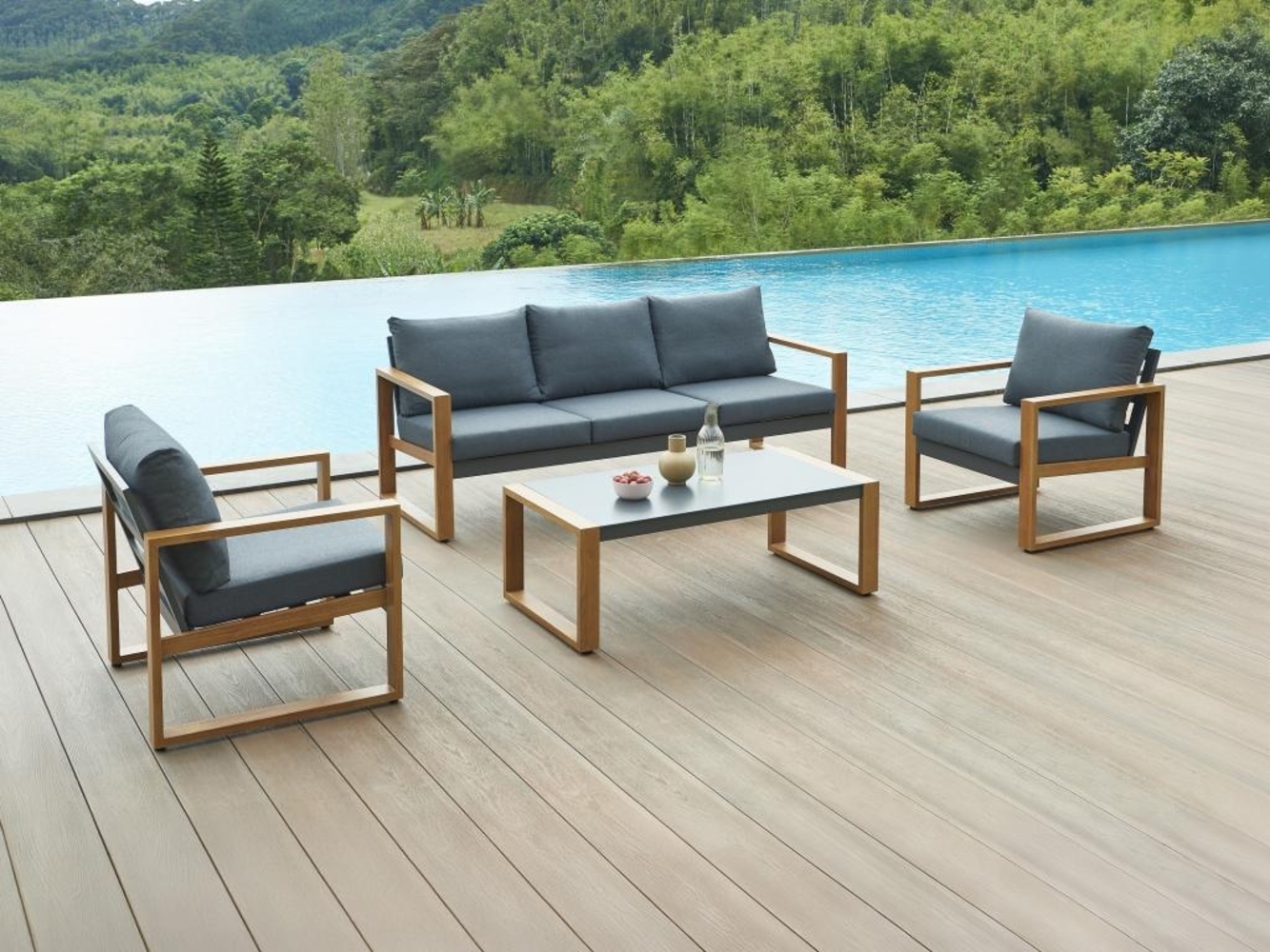 Vente-unique - Garten-Sitzgruppe: 1 Sofa 3-Sitzer, 2 Sessel & 1 Tisch - Aluminium - Holzfarben & schwarze Kissen - JALLY von MYLIA Bild 1