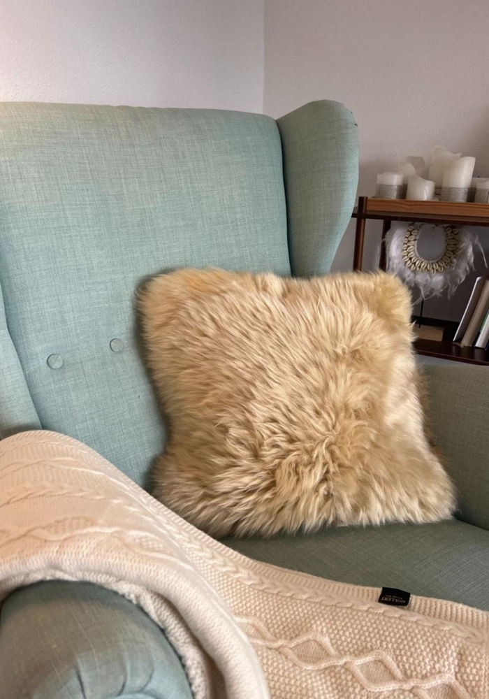 Lammfellkissen Merino Bahama Sand mit Inlett Bild 1