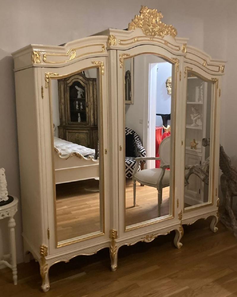 Casa Padrino Barock Schlafzimmerschrank mit 3 verspiegelten Türen Creme / Gold - Verspiegelter Massivholz Kleiderschrank - Schlafzimmer Möbel im Barockstil - Barock Möbel - Edel & Prunkvoll Bild 1