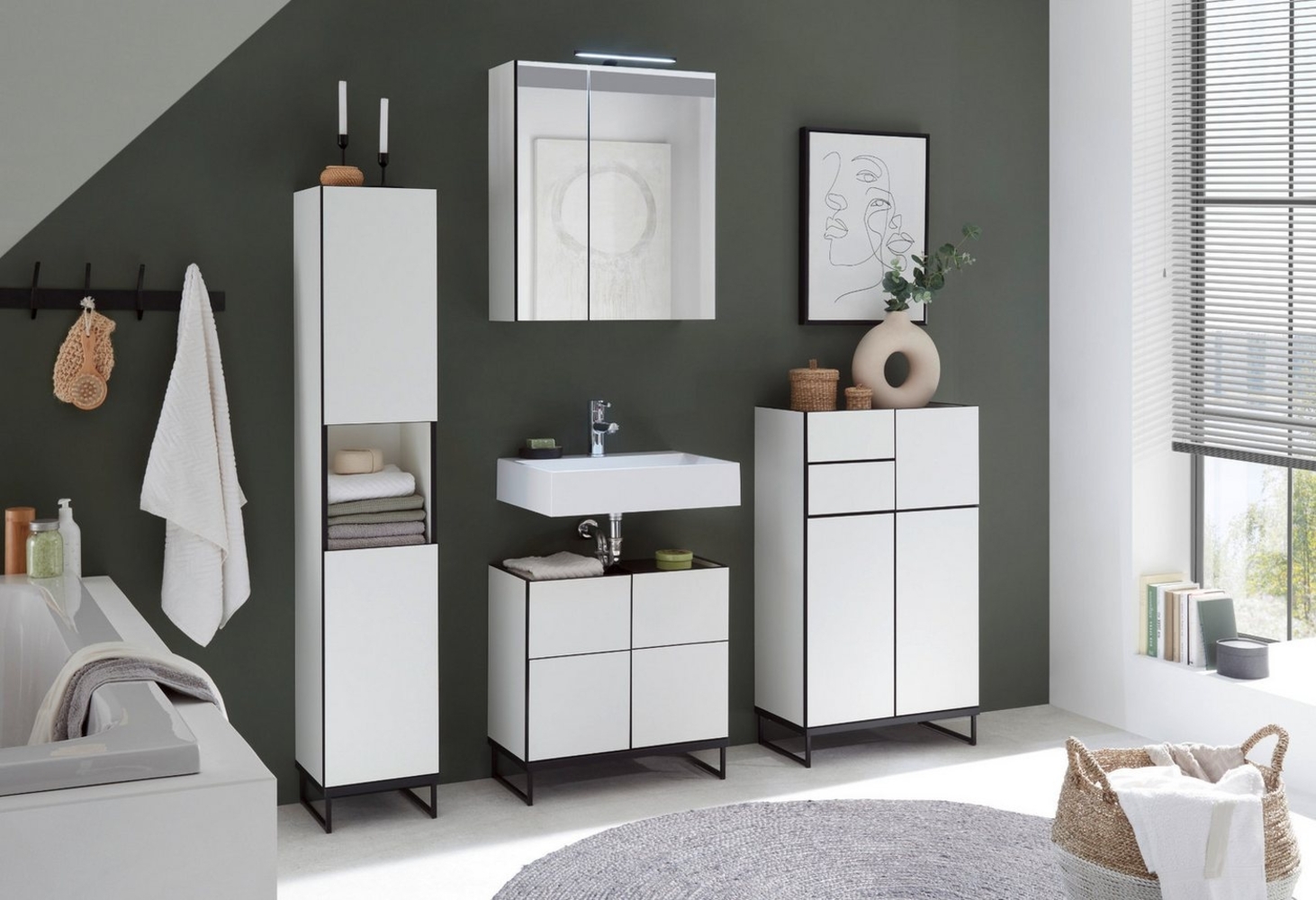 moebel-dich-auf Badmöbel-Set VEGAS, (Set 1, 4-St, Hochschrank, Spiegelschrank, Wbu, Highboard), Weiß matt, Absetzung: Schwarz Bild 1