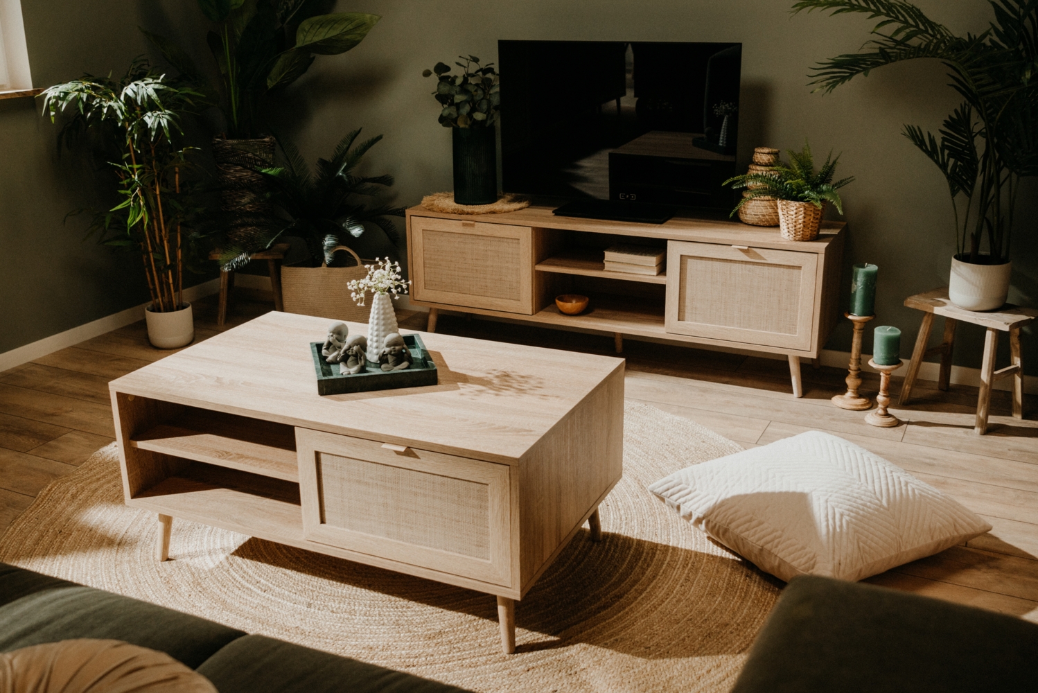 Finori Bali 56A TV-Board, Dekor Sonoma Eiche / Dekor Rafia Motivdruck | TV-Board für Wohnzimmer | Maß: B x H x T ca. 150 x 52 x 40 cm | TV-Board mit 2 Rahmentüren und 2 offenen Fächern Bild 1