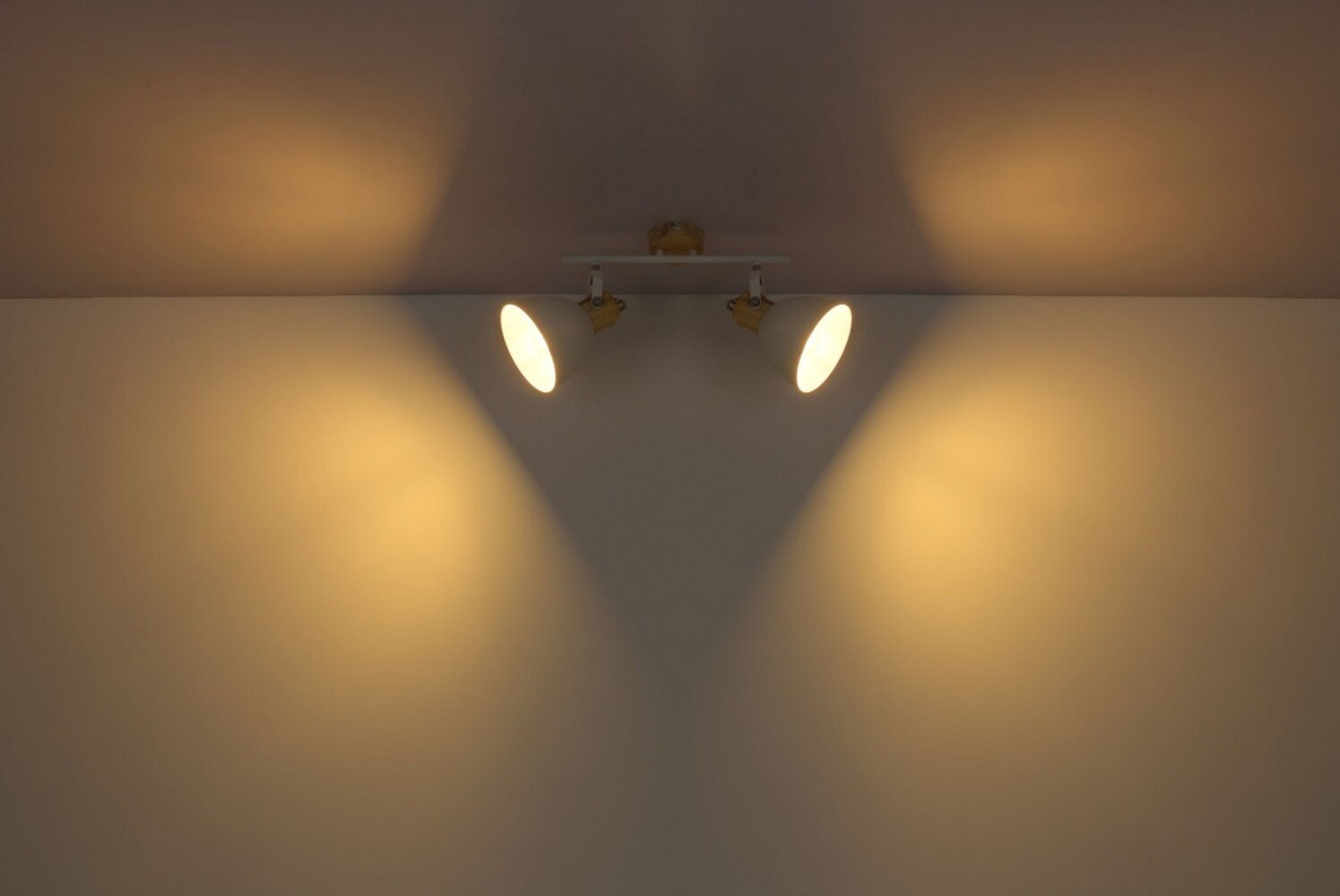 Deckenleuchte, 2-Flammig, Holz-Optik, Länge 35 cm Bild 1